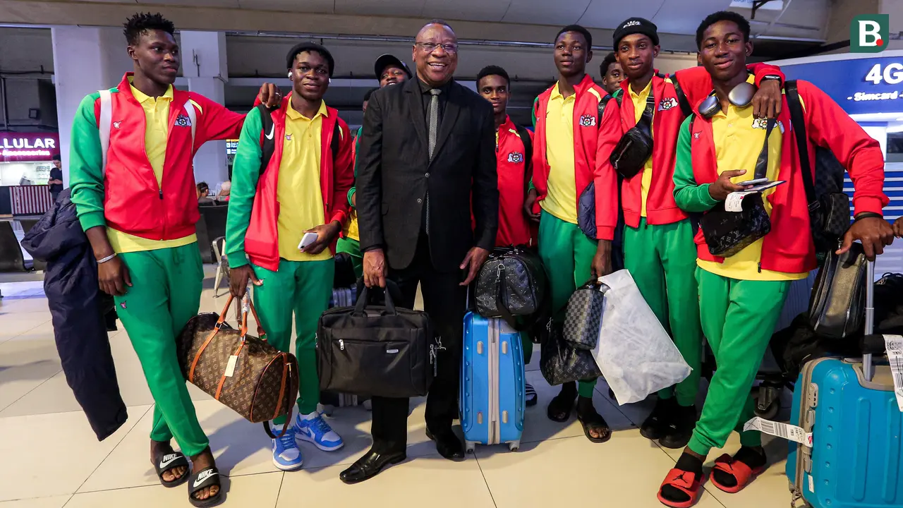 Potret Timnas Burkina Faso U-17 saat Tiba di Bandara Soetta, Semringah Sambil Jinjing Tas Luis Vuitton