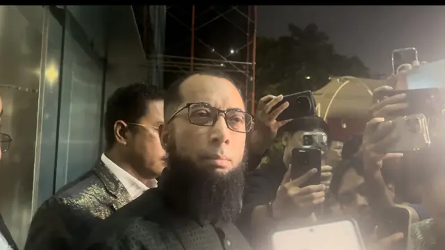 Ustad Khalid Basalamah di Gedung Merah Putih KPK, Jakarta, Kamis (23/4/2026) (Liputan6.com/Muhammad Radityo Priyasmoro)