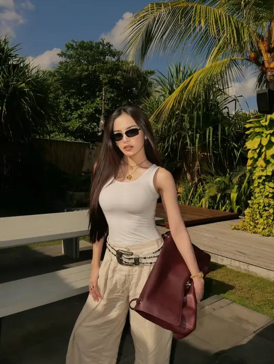 Mahalini Raharja dikenal sebagai penyanyi dengan persona yang anggun. Namun siapa sangka di balik elegansinya, Mahalini memiliki lengan berotot yang jadi sorotan tersendiri [@mahaliniraharja]