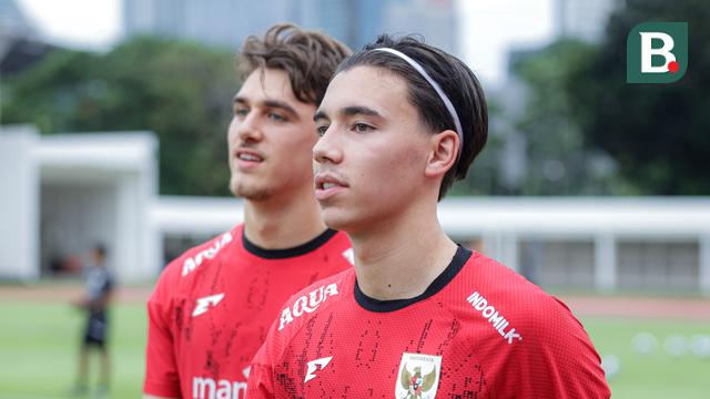 Pemain Timnas Indonesia U-22, Mauro Zijlstra (kiri) dan Dion Markx