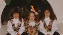 Tampilan menggemaskan keluarga Kardashian ketika rayakan Natal secara totalitas rupanya sudah terlihat dari ketiganua masih berusia dini.