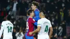 Gelandang Barcelona Nico Gonzalez berselebrasi dengan rekan setimnya setelah mencetak gol ke gawang Elche pada jornada ke-18 Liga Spanyol di Stadion Camp Nou, Minggu (19/12/2021) dini hari WIB. Barcelona menang 3-2 atas Elche. (AP Photo/Joan Monfort)