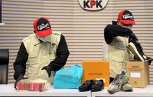FOTO: KPK Tunjukkan Barang Bukti OTT Bupati Tulungagung