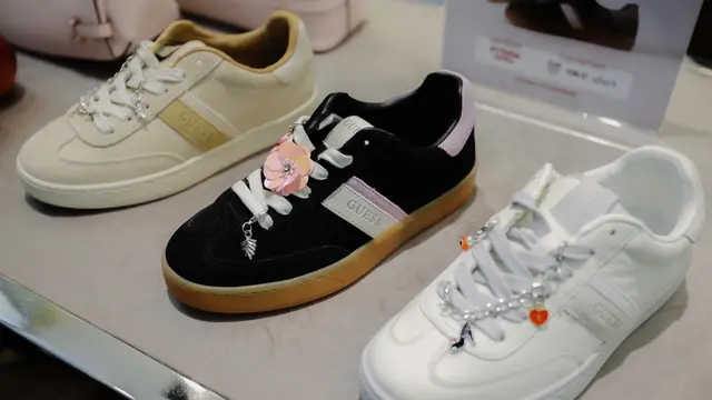 Koleksi sepatu terbaru dari GUESS Accesesories