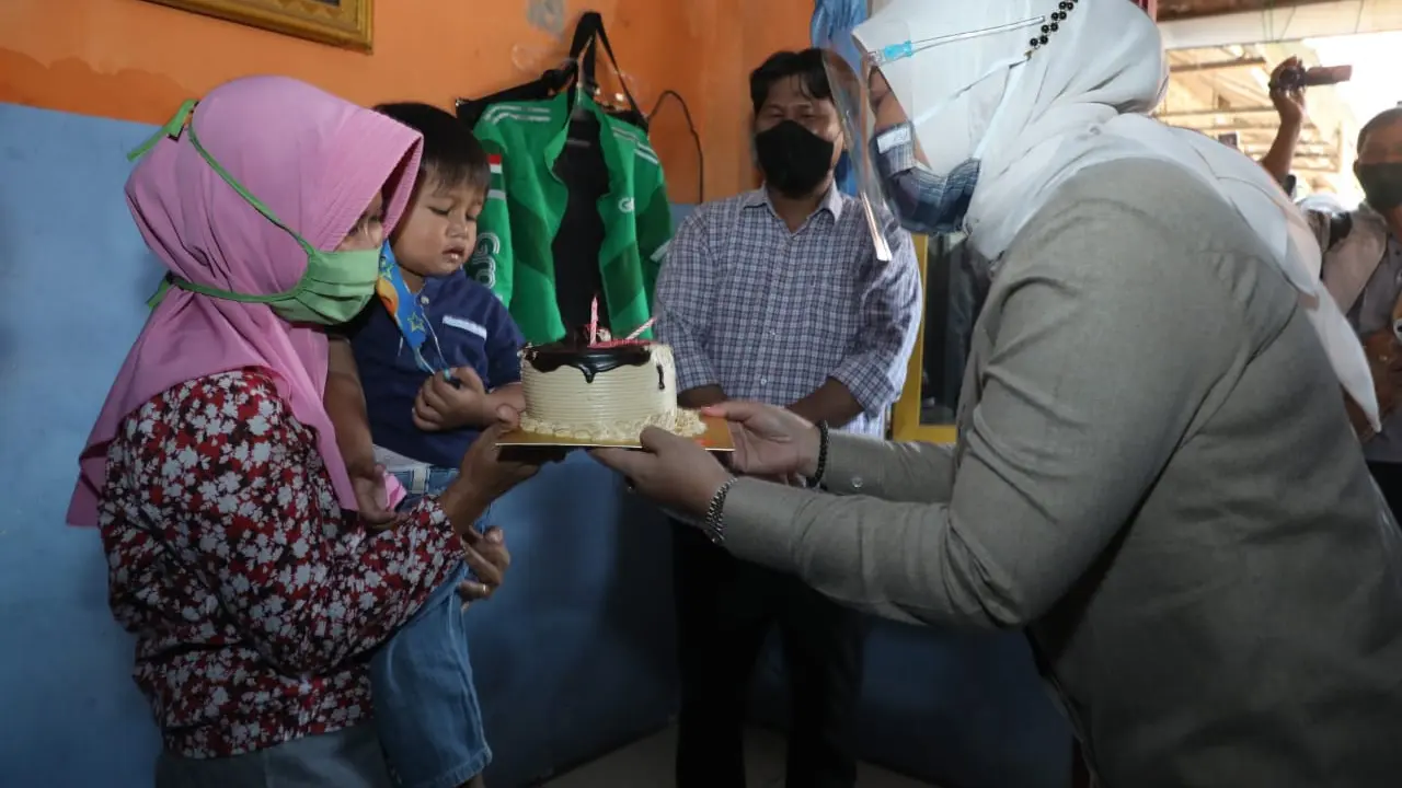 Menaker Ida Kunjungi Rumah Pekerja Penerima Bantuan Subsidi Upah
