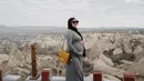 Gaya OOTD Aurel Hermansyah saat tengah liburan di Cappadocia ini tak lepas dari perhatian netizen. Tampil dengan dress abu-abu kala waktu hamil Ameena, pesona cantik Aurel kian terpancar. Mengenakan kacamata hitam, membuat wanita 24 tahun itu terlihat begitu menawan.(Liputan6.com/IG/@aurelie.hermansyah)