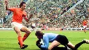 1.Johan Cruyff (Belanda), legenda sepak bola dunia ini meraih Ballon d'Or pada tahun 1971, 1973 dan 1974. Prestasi terbaiknya adalah Piala Dunia 1974, dengan membawa Belanda ke final sebelum akhirnya takluk dari Jerman Barat. (AFP/Staff)