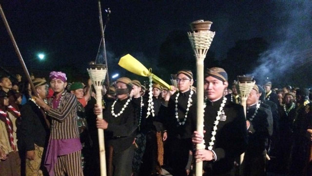Menyaksikan kirab 1 Suro di Istana Mangkunegaran