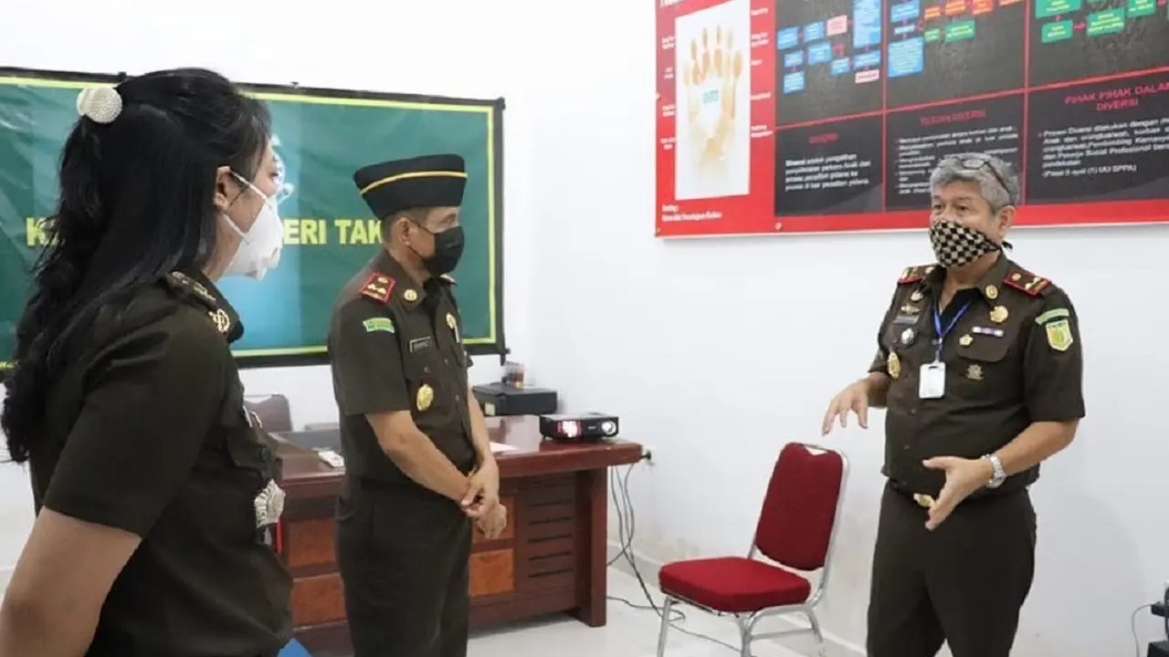 Kepala Kejati Sulsel, Firdaus Dewilmar memberikan pengarahan kepada sejumlah penyidik pidsus (Liputan6.com/ Eka Hakim)