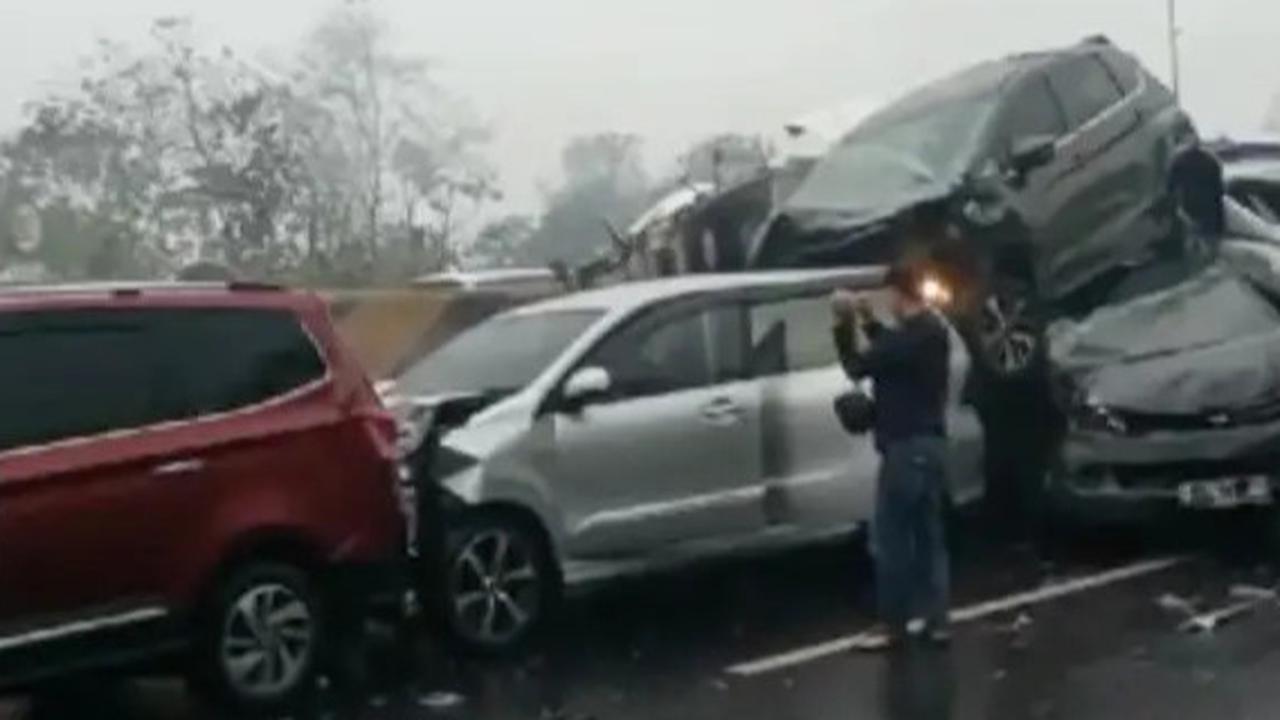 Polisi Olah TKP Kecelakaan Beruntun di Tol Cipularang, Lalu Lintas Arah Jakarta Dialihkan