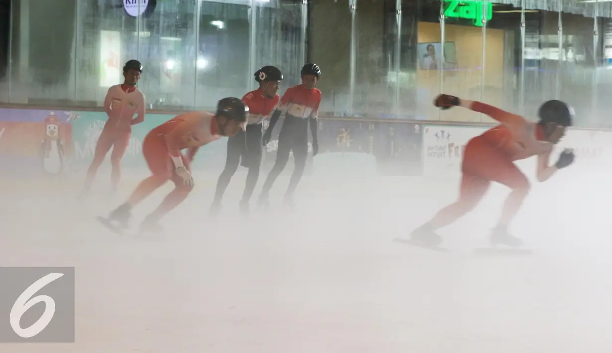 Indonesia akan mengikuti tiga cabang olahraga dalam Asian Winter Games Jepang pada Februari 2017 yaitu hoki es, seluncur indah (figure skating), dan short track speed, Tangerang Selatan, Kamis (29/9). (Liputan6.com/Helmi Afandi)