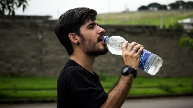 Ilustrasi Minum