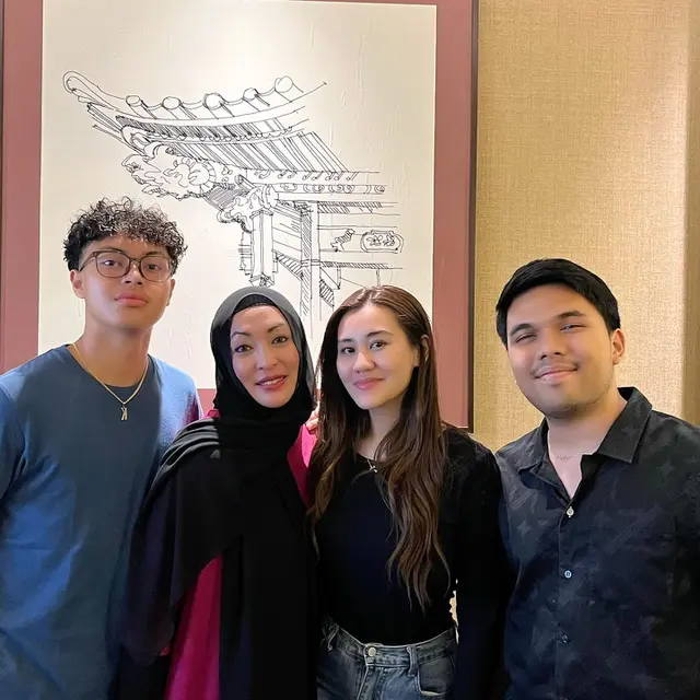 Makan Bareng, Ini 7 Kebersamaan Thoriq Halilintar Bersama Angelina Sondakh