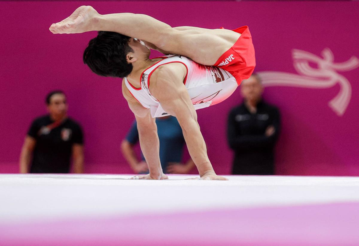 FOTO: Aksi Daiki Hashimoto Cetak Hattrick Emas di Kejuaraan Dunia Gimnastik Jakarta