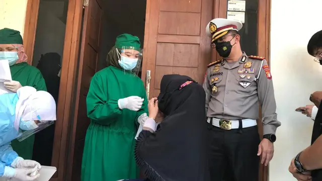 Tes antigen pemudik yang tiba di Jakarta