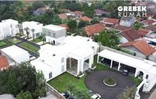 Intip Isi Rumah Ustaz Solmed Seharga Rp150 Miliar, Ada Musolah, Bioskop hingga Pom Bensin Pribadi