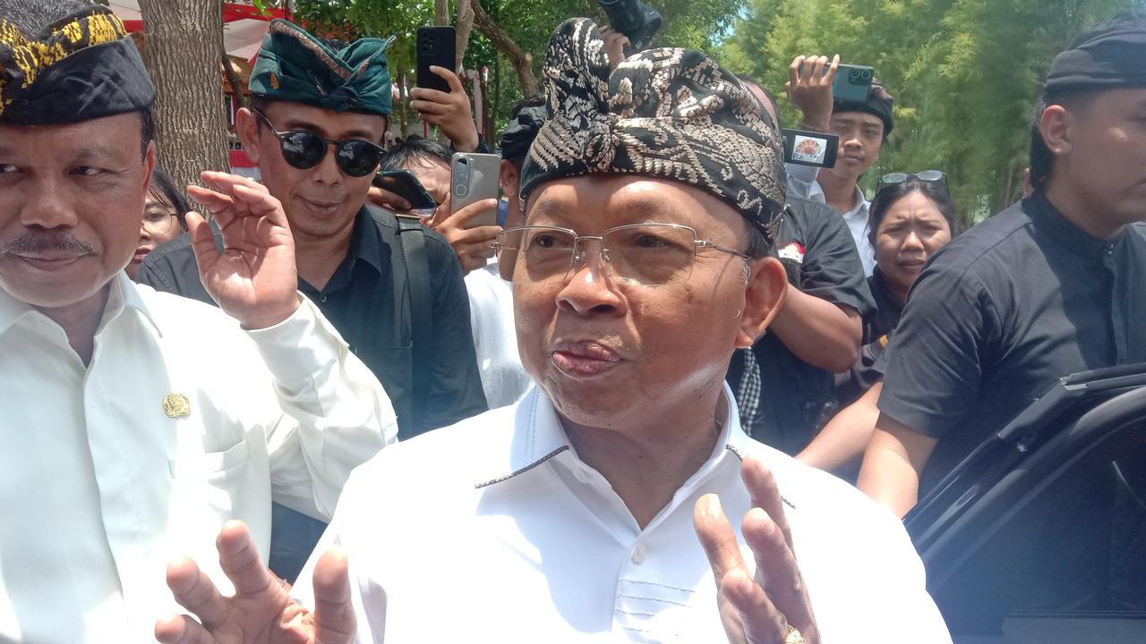 Gubernur Bali Sudah Tak Peduli Dibully, Minta Pengusaha Setop Produksi Air Minum Kemasan Plastik