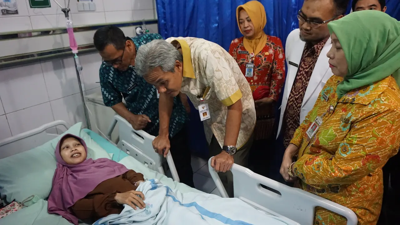 Teman Setia Sulami Manusia Kayu di Rumah Sakit