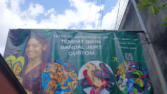 Melihat Proses Produksi Sandal di UMKM Tatag Sandal Wudhu Yogyakarta