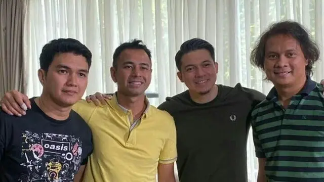 Reuni Bareng, Ini 7 Potret Lawas Radio Band yang Diisi Raffi Ahmad Hingga Aldi Taher