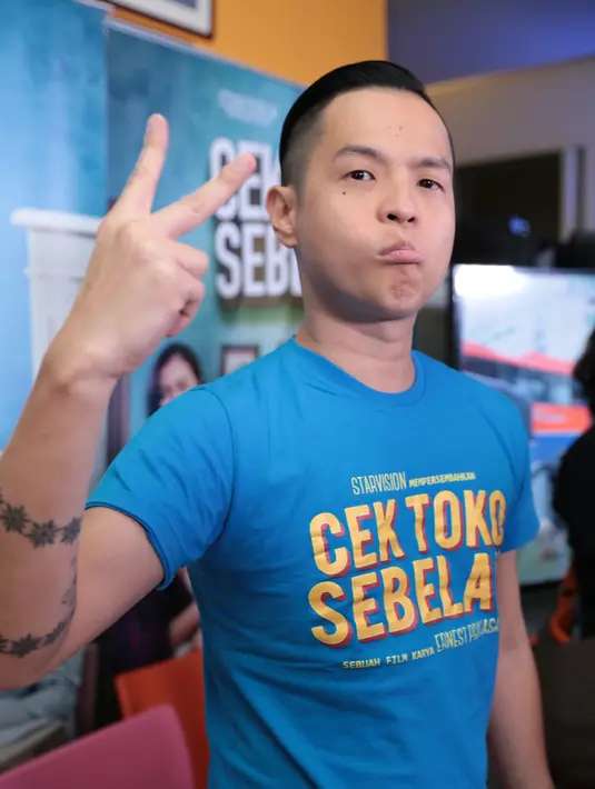 Film garapan Ernest Prakasa Cek Toko Sebelah dalam waktu 19 hari tayang di seluruh bioskop, bisa meraih penonton sebesar 2.006.000. Target yang melebihi ekspektasinya. (Adrian Putra/Bintang.com)