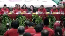 Ketum PDIP Megawati Soekarnoputri saat menghadiri acara pengumuman nama pasangan cagub-cawagub PDIP di Kantor DPP PDIP, Jakarta, Minggu (17/11). Megawati mengumumkan pasangan cagub-cawagub Riau, Sultra, NTT dan Maluku . (Liputan6.com/Faizal Fanani)