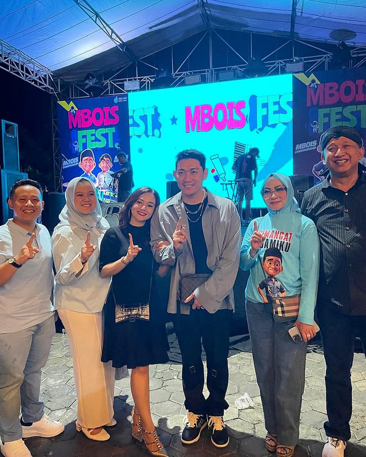 Ifan Seventeen Nyekar ke Makam Dylan Sahara, Ditemani Citra Monika