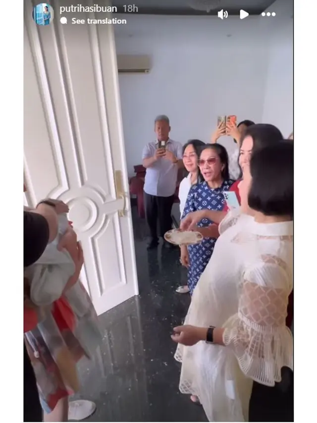 6 Momen Jessica Mila Disambut Keluarga Besar saat Pulang dari RS, Pakai Adat Batak