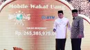 Direktur Utama PT Bank Tabungan Negara (Persero) Tbk. Maryono bersama Ketua Umum Pengurus Besar Nahdlatul Ulama  (NU) KH Said Aqil Siradj saat menghadiri peluncuran aplikasi seluler Wakaf Uang NU di Jakarta, Selasa (13/6). (Liputan6.com/Angga Yuniar)
