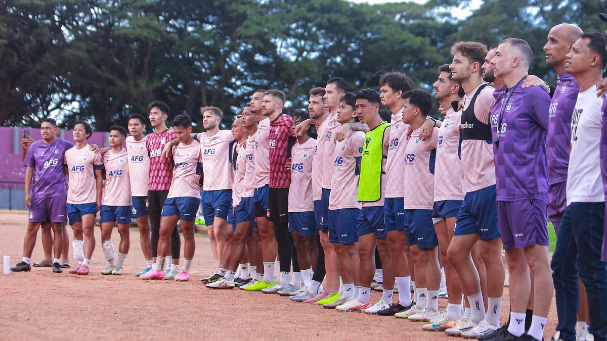 BRI Super League: Ratusan Suporter Beri Motivasi Pemain Persik untuk Kalahkan Arema FC di Gresik
