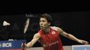 Tunggal putra Jepang, Sakai Kazumasa, mengalahkan tunggal putra India, Prannoy H.S, pada laga semifinal Indonesia Open 2017 di JCC, Sabtu, (17/6/2017). Sakai menang 17-21 28-26 21-18. (Bola.com/M Iqbal Ichsan)