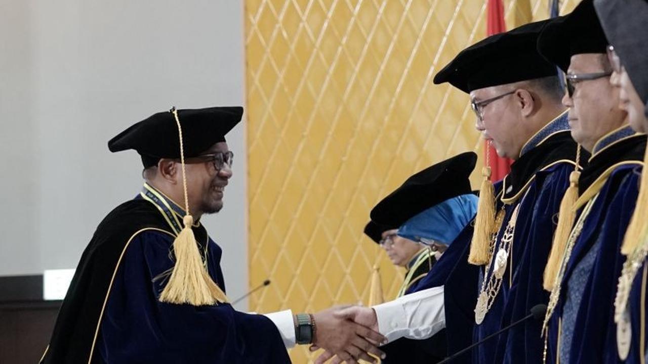 Trivia: Sofyan Sjaf Dikukuhkan Guru Besar IPB di Usia 46 Tahun Berkat Inovasi Data Desa Presisi