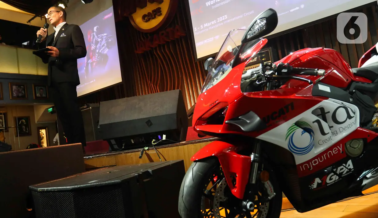 Menteri Pariwisata dan Ekonomi Kreatif Sandiaga Uno saat acara peluncuran World Superbike (WSBK) Indonesian Round 2023 di Jakarta, Kamis (12/01/2023). Ajang balap motor bergengsi dunia World Superbike (WSBK) musim 2023 bakal kembali menghelat salah satu serinya di Sirkuit Mandalika, Lombok, NTB pada 3-5 Maret mendatang. (Liputan6.com/Herman Zakharia)