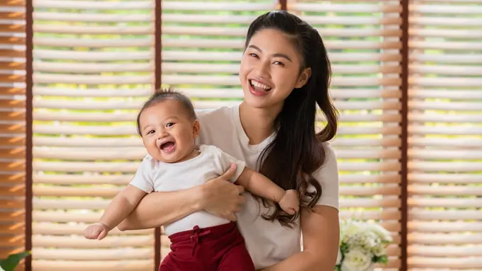 Ibu Baru Wajib Tahu, Begini Tips Merawat Kulit Bayi Agar Terhindar dari Ruam Popok