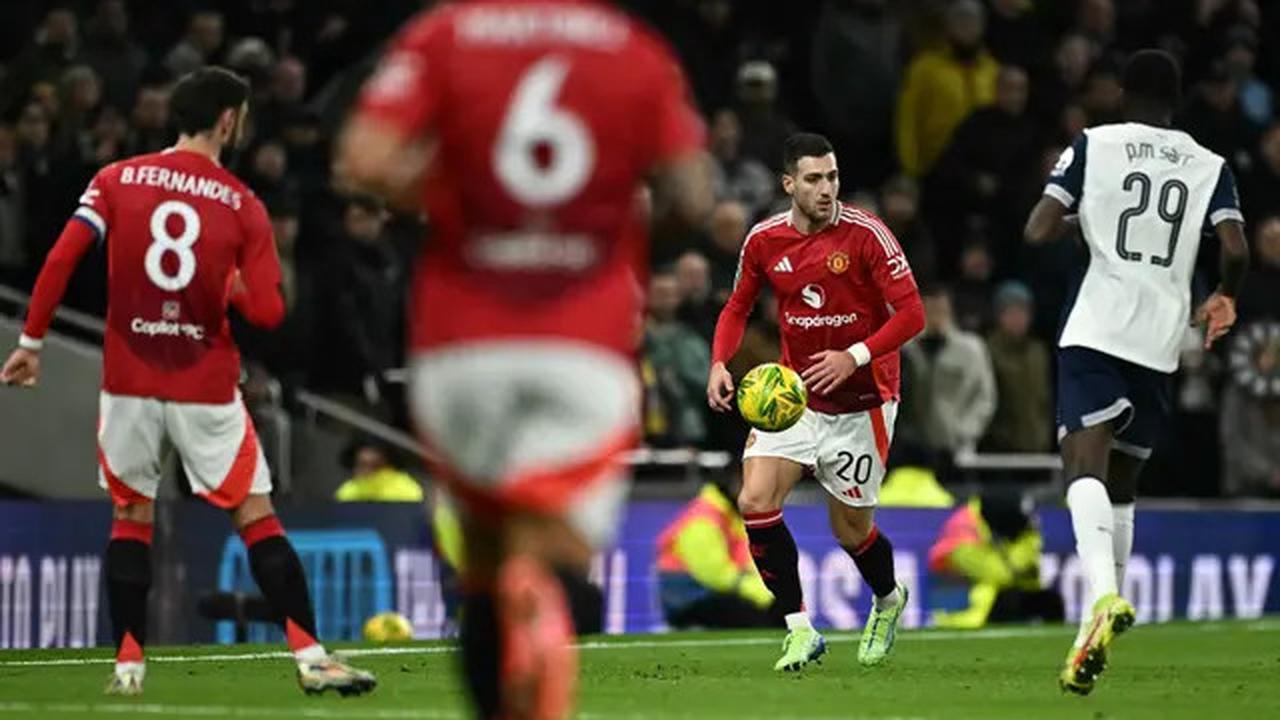 Pemain MU yang Bersinar di Bawah Erik ten Hag Kini Perlahan Memudar di Bawah Ruben Amorim