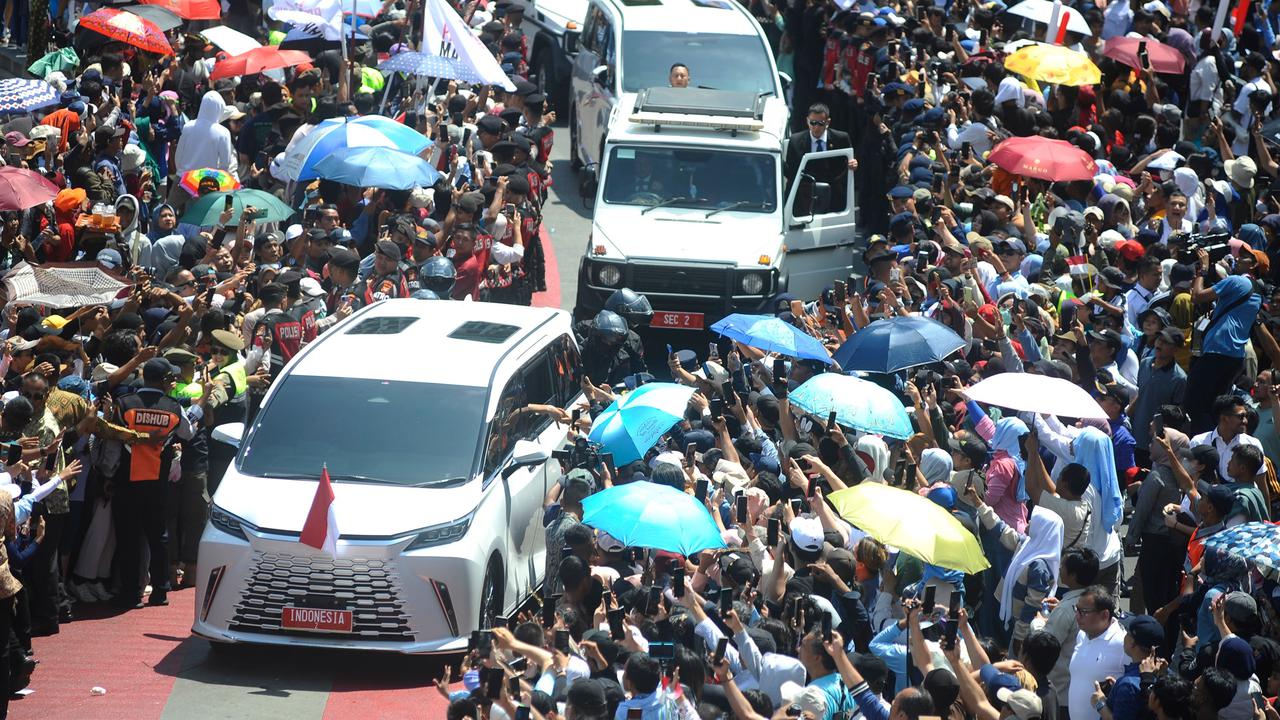 Presiden Prabowo sapa warga di Bundaran HI