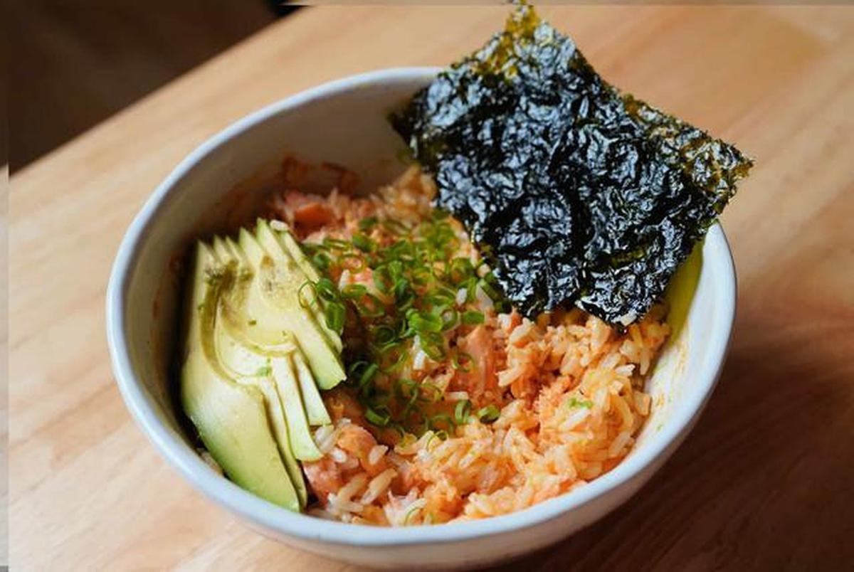 Salmon Rice Bowl, makanan yang sempat viral di TikTok beberapa waktu lalu.
