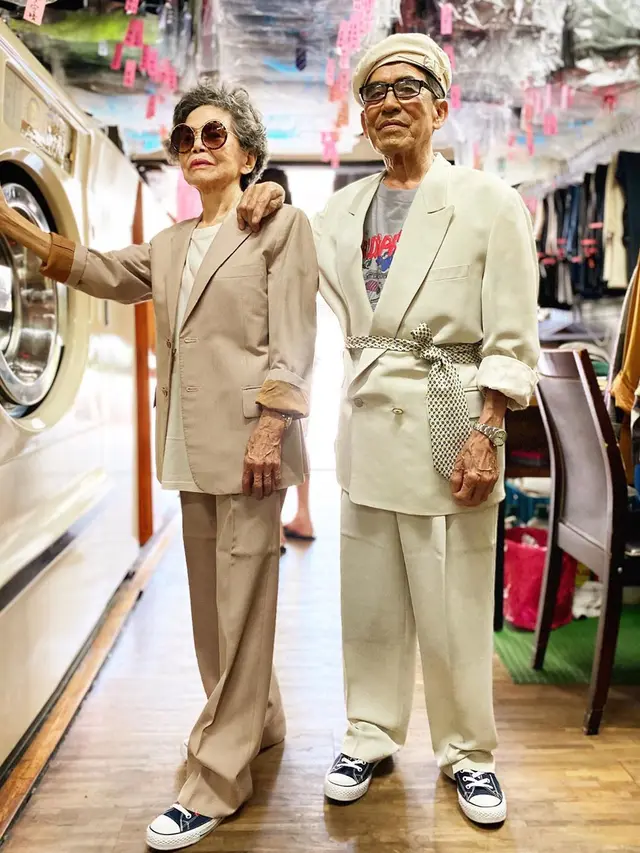 6 Gaya Suami Istri 80 Tahun Pakai Baju Bekas Laundry Ini Curi Perhatian