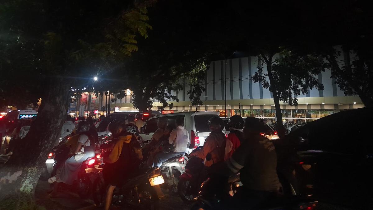 PLN Sumatera Barat Kejar Pemulihan Listrik Pasca Gangguan Sistem, 27 Persen Daya Kembali Normal