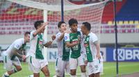 Para pemain PSS Sleman merayakan gol yang dicetak Irfan Jaya ke gawang Borneo FC. (Istimewa)