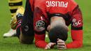 Pemain AC Milan, Christian Pulisic tertunduk lesu setelah timnya kalah 1-3 dari Borussia Dortmund pada laga lanjutan Grup F Liga Champions 2023/2024 yang berlangsung di San Siro, Milan, Italia, Rabu (29/11/2023) dini hari WIB. (AP Photo/Antonio Calanni)