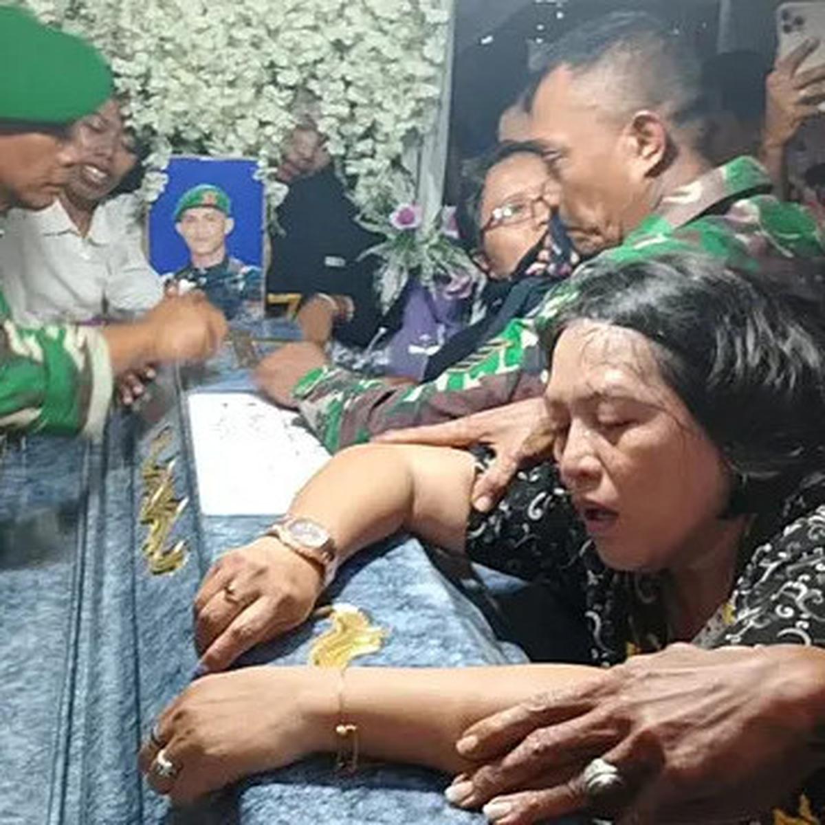 Tangis Pecah Sang Ibu di Pemakaman Prada Lucky: Mama Hancur, Nak