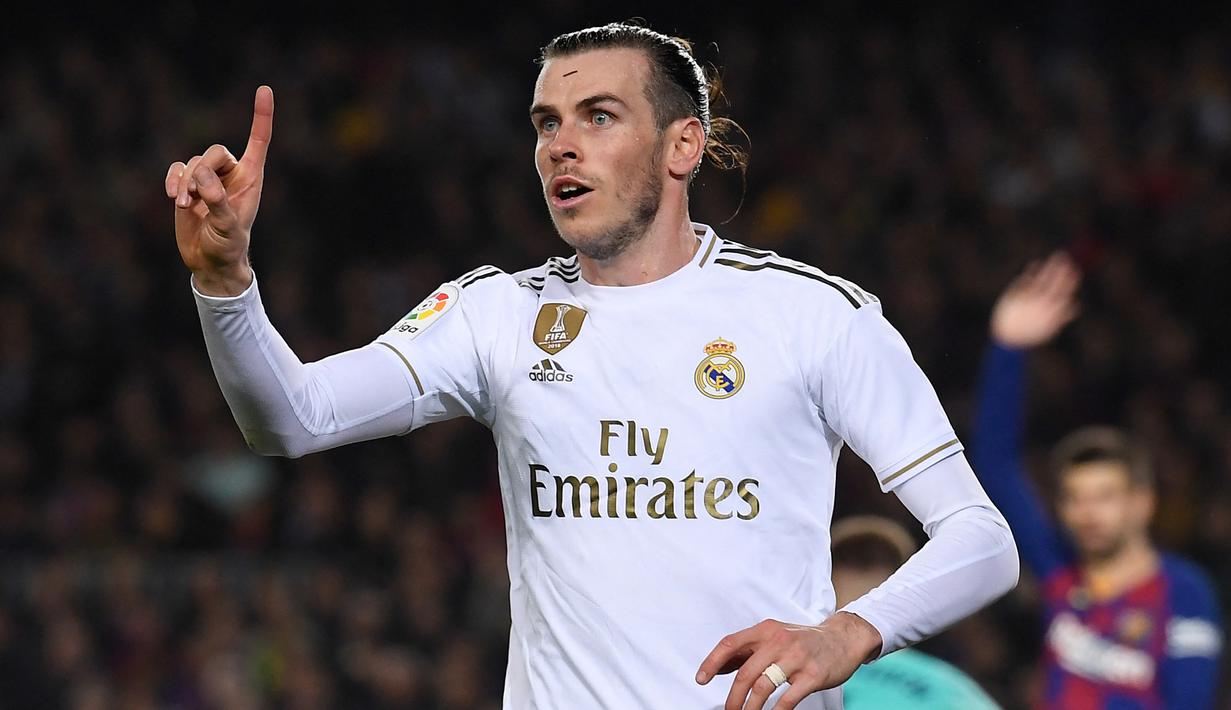 Gareth Bale. Sayap kanan asal wales berusia 32 tahun ini didatangkan Real Madrid dari Tottenham Hotspur pada awal musim 2013/2014 dengan nilai transfer sebesar 101 juta euro. Kini, hingga musim ke-8 bersama Los Blancos ia telah tampil dalam 258 laga di semua ajang dengan torehan 106 gol dan 67 assist. Akhir musim ini ia diperkirakan akan meninggalkan Santiago Bernabeu untuk kembali ke Inggris. Gelar bergengsi yang berhasil diraihnya adalah 3 kali juara La Liga dan 4 kali juara Liga Champions. (AFP/Josep Lago)