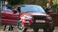 Tidak banyak yang tahu jika Steven Gerrard suka menjual mobil, khususnya Range Rover (Foto: Telegraph).