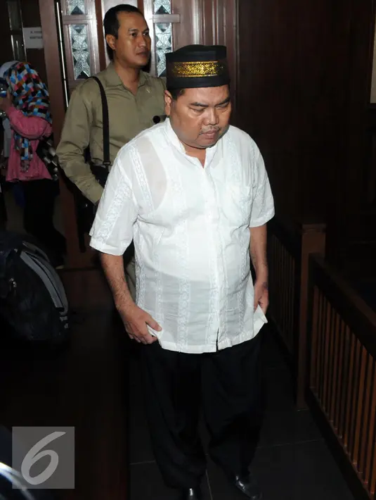 Majelis Hakim Pengadilan Tipikor menjatuhkan hukuman tiga tahun penjara terhadap Syamsir Yusfan, terdakwa kasus suap hakim Pengadilan Tata Usaha Negara (PTUN) Medan, Jakarta, Kamis (3/12/2015). (Liputan6.com/Helmi Afandi)