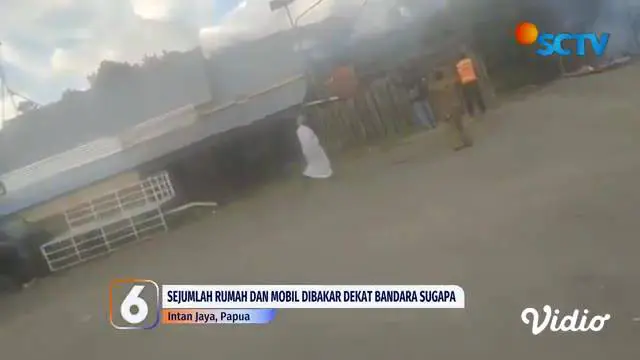 Kelompok Kriminal Bersenjata (KBB) di Kabupaten Intan Jaya, Papua, kembali melakukan aksi teror. Kali ini, KKB membakar rumah dan kios serta ambulans. Dalam penyerangan itu, petugas terlibat kontak tembak dengan KKB sekitar 30 menit.