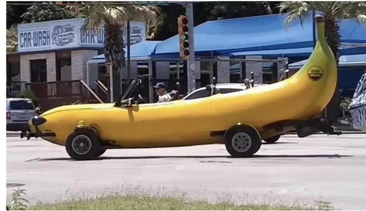 Mobil berbentuk pisang, bisa digoreng nggak ya? (Source: Boredpanda)