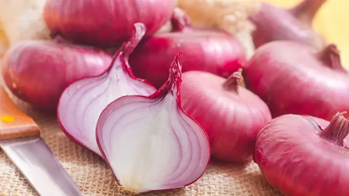(C) shutterstock
