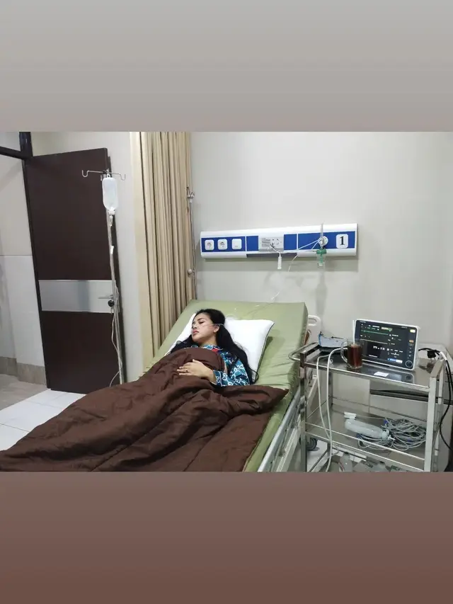 Dilarikan Ke Rumah Sakit, Ini 6 Potret Keadaan Clara Gopa Terkini