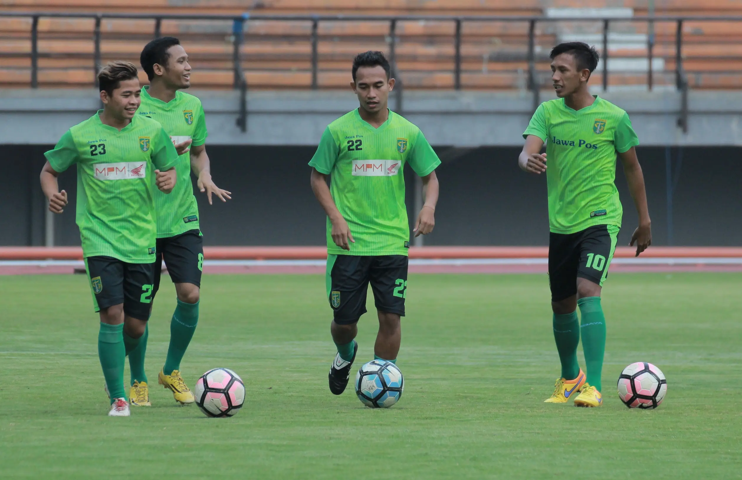 Persebaya Berlatih (Liputan6.com/Dimas Angga P)